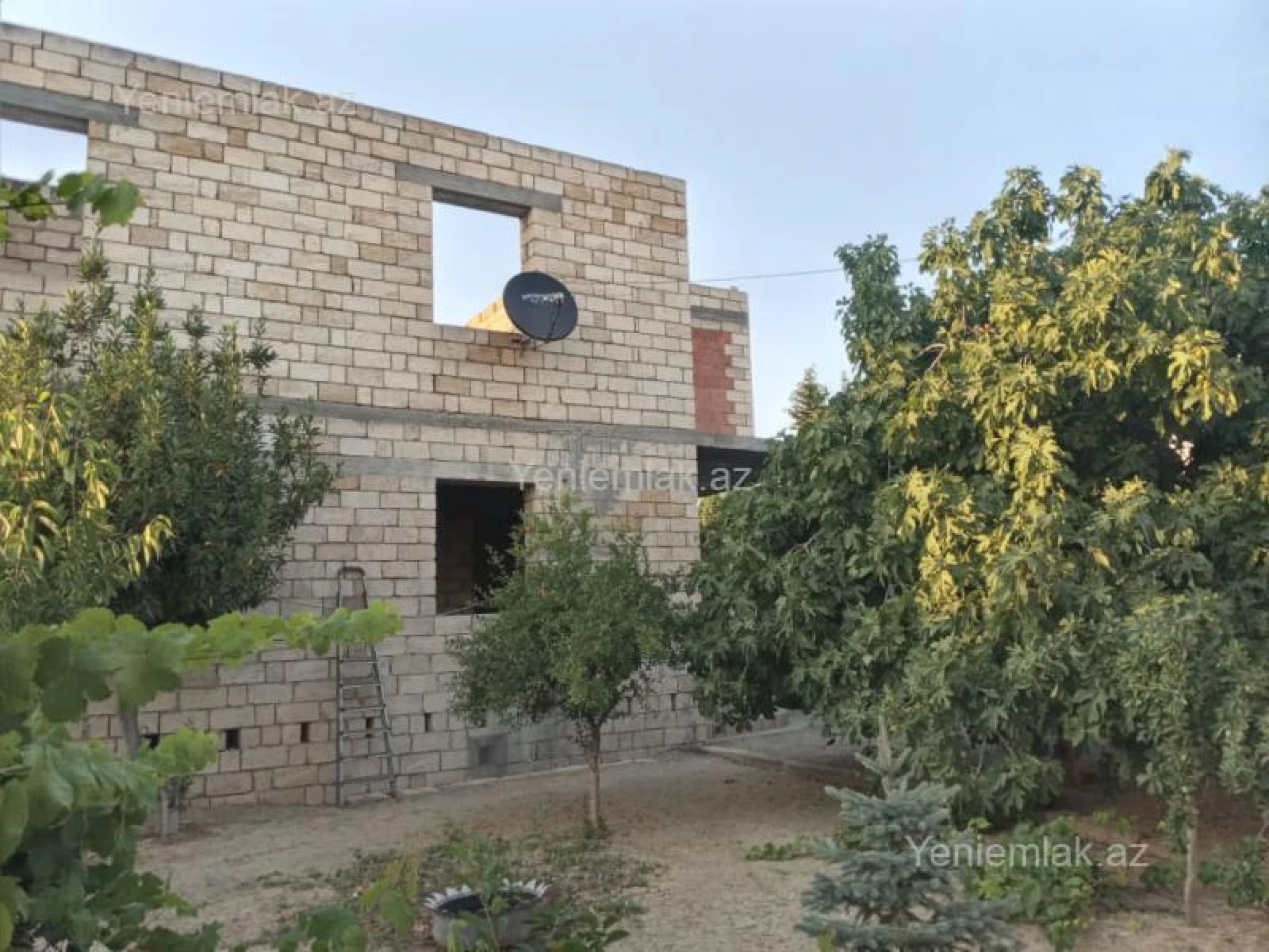 Satılır 7 otaqlı həyət evi 240 m²