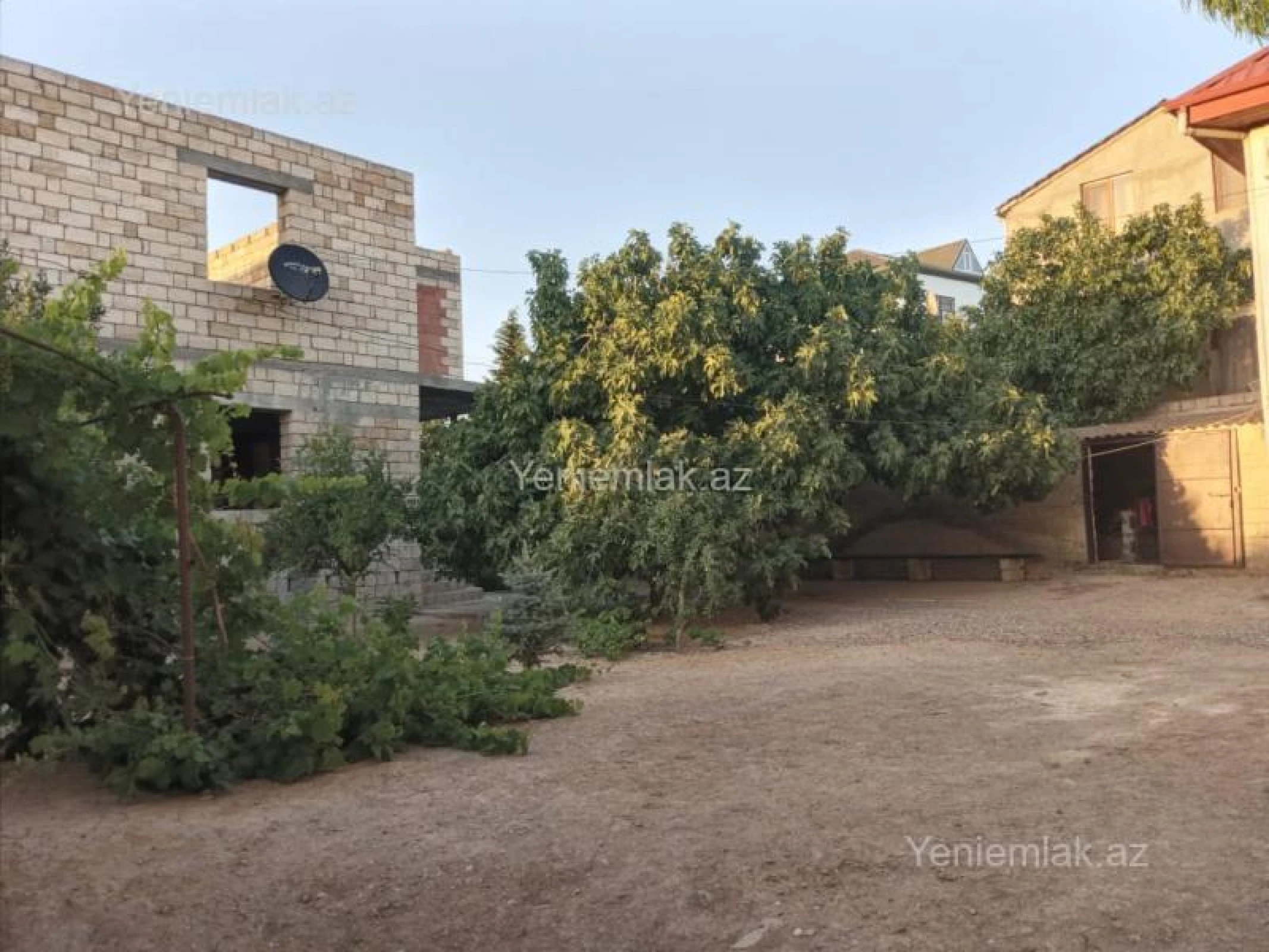 Satılır 7 otaqlı həyət evi 240 m²