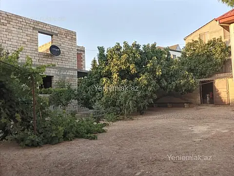 Satılır 7 otaqlı həyət evi 240 m²