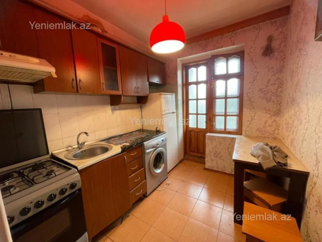 Satılır 2 otaqlı köhnə tikili 50 m²