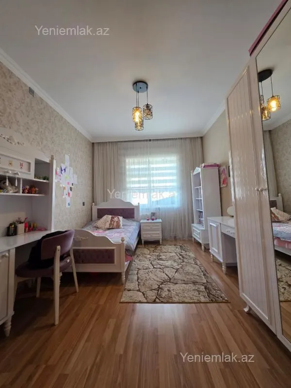 Satılır 4 otaqlı köhnə tikili 120 m²