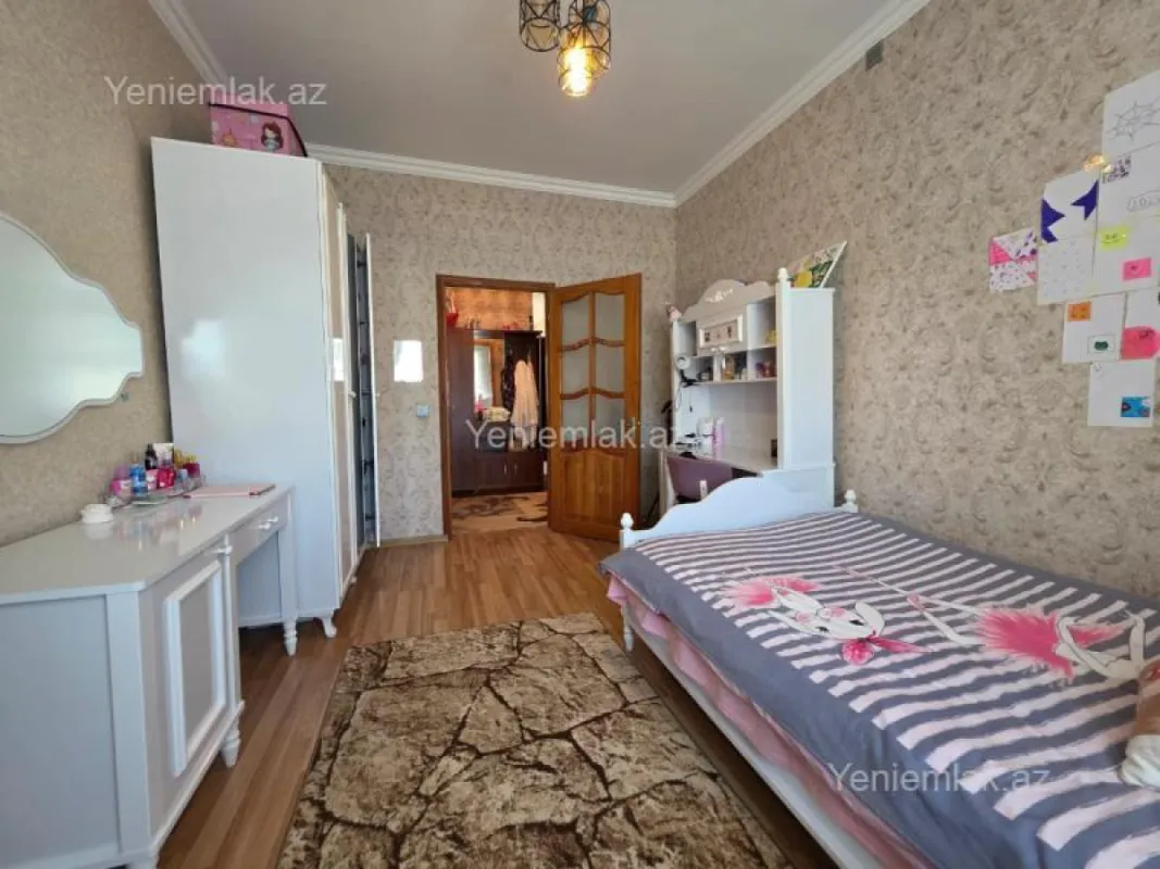 Satılır 4 otaqlı köhnə tikili 120 m²