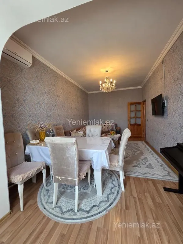 Satılır 4 otaqlı köhnə tikili 120 m²