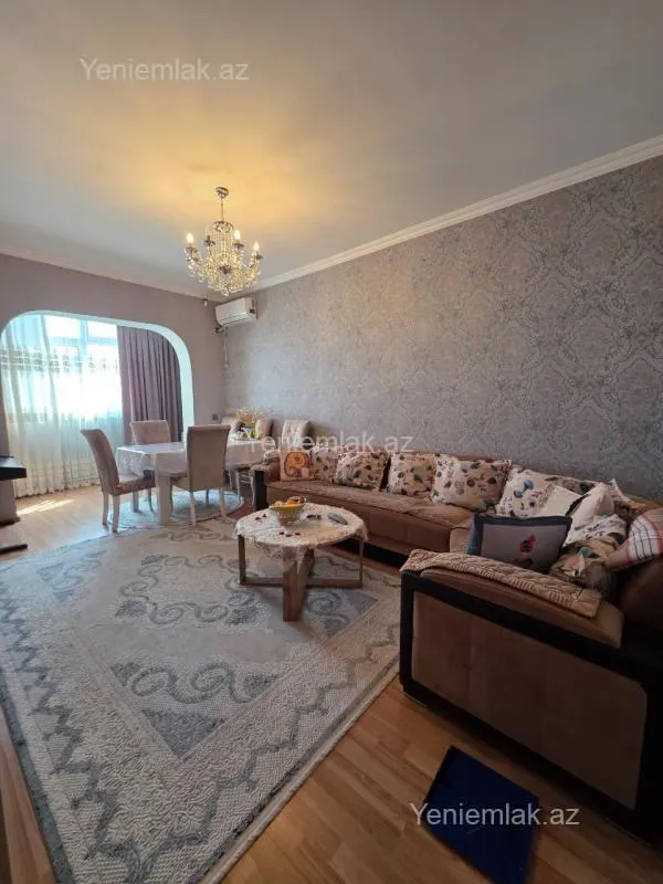 Satılır 4 otaqlı köhnə tikili 120 m²