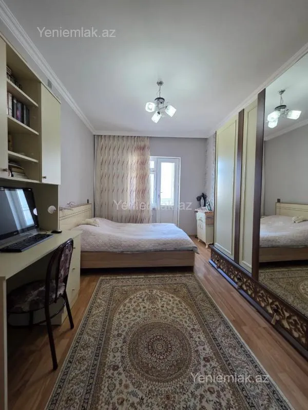 Satılır 4 otaqlı köhnə tikili 120 m²