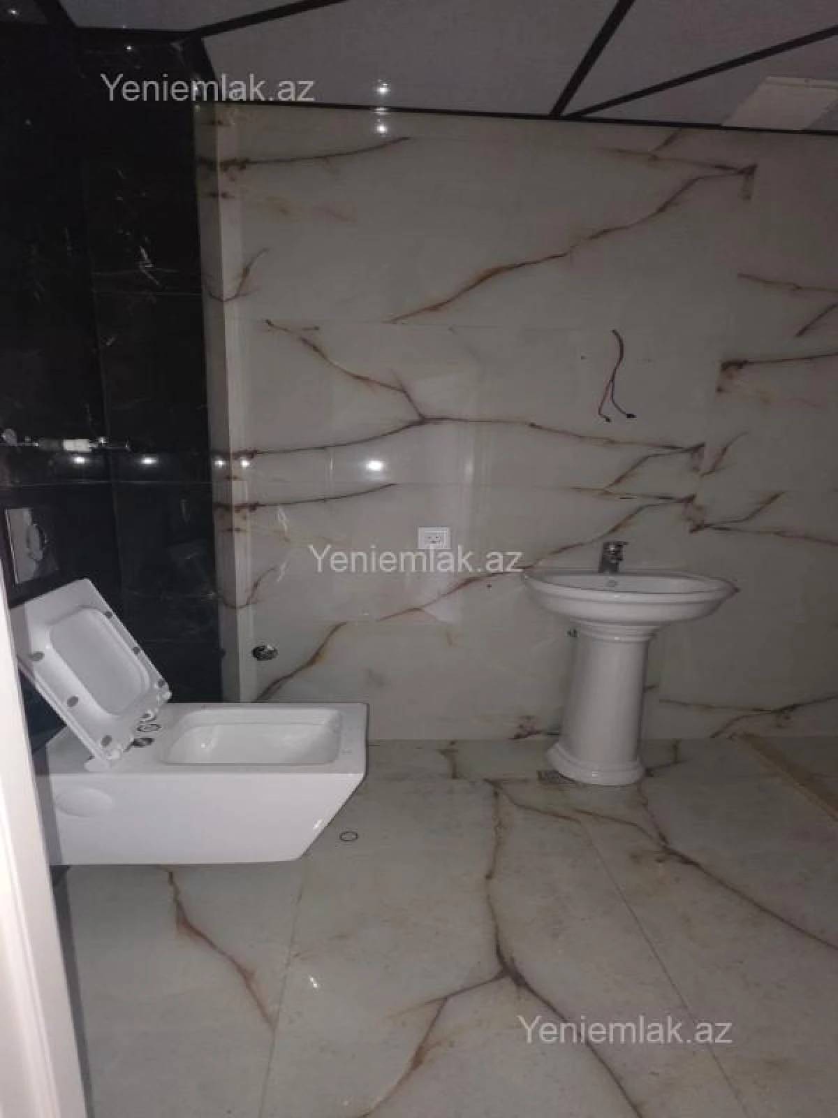 Satılır 2 otaqlı köhnə tikili 57 m²
