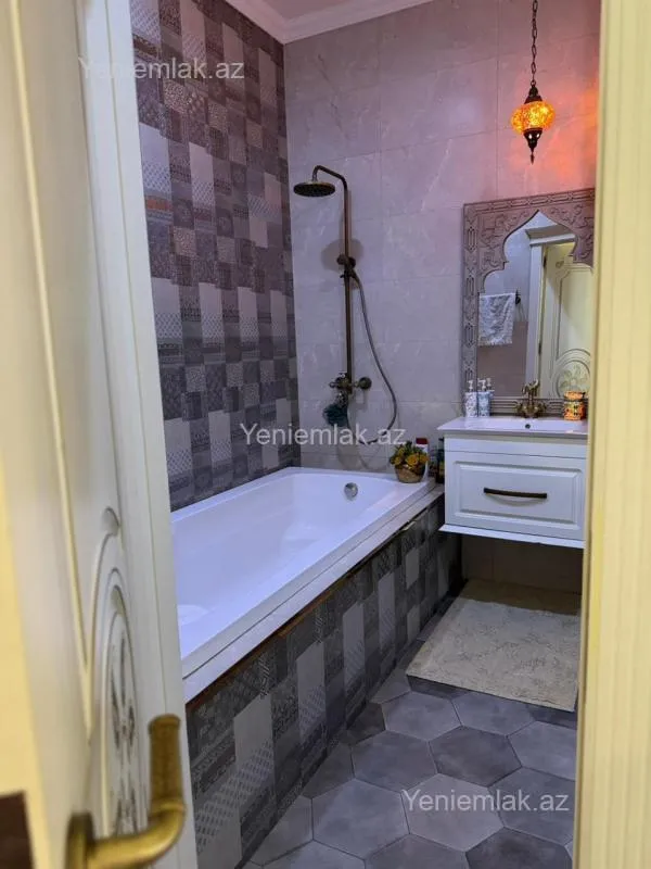 Satılır 4 otaqlı yeni tikili 157 m²