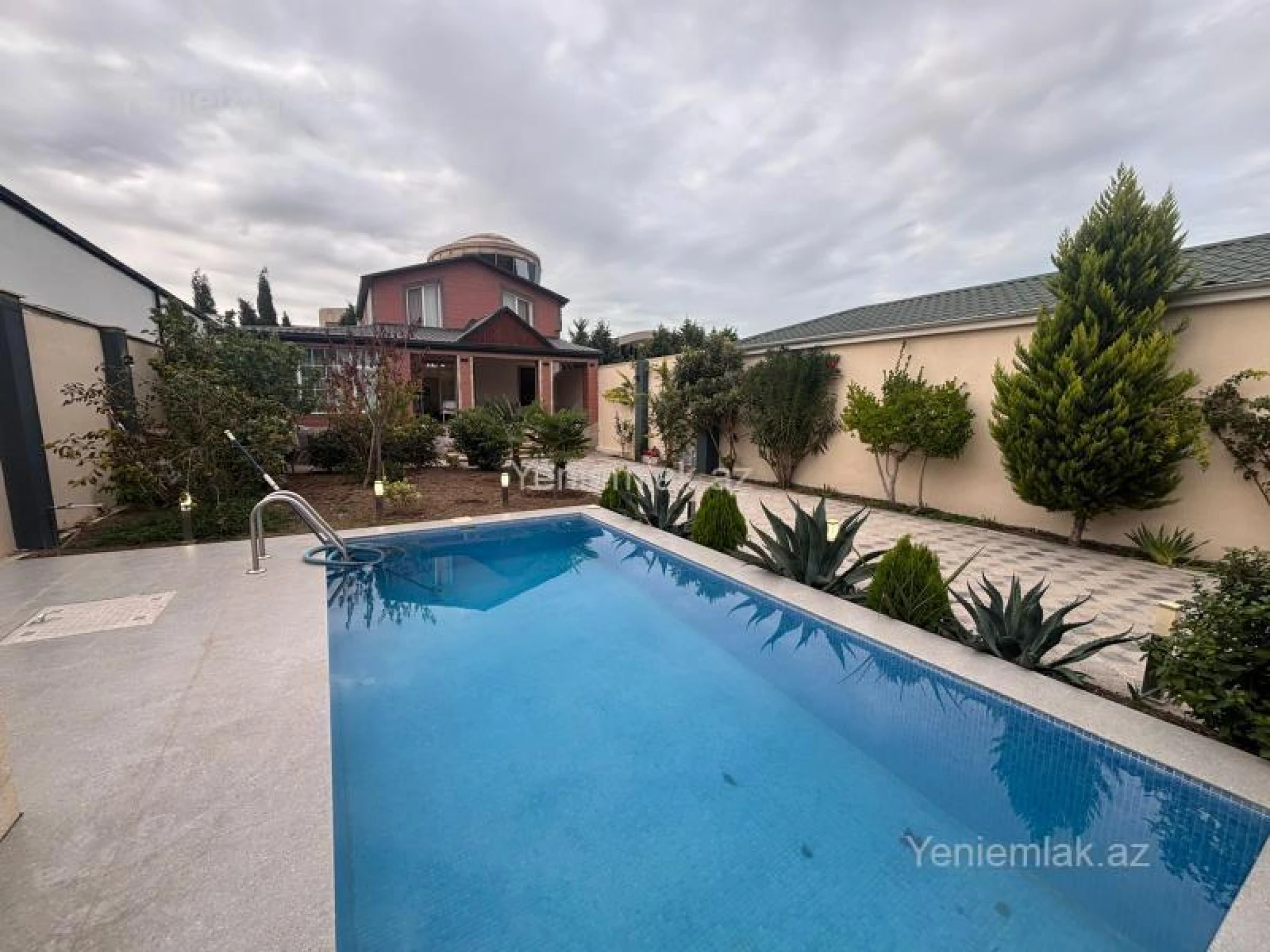 Satılır 6 otaqlı həyət evi 220 m²