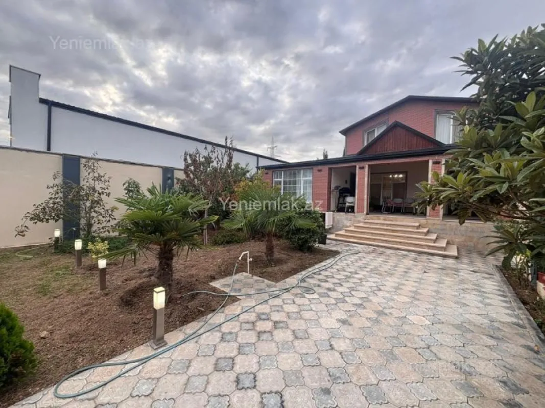 Satılır 6 otaqlı həyət evi 220 m²