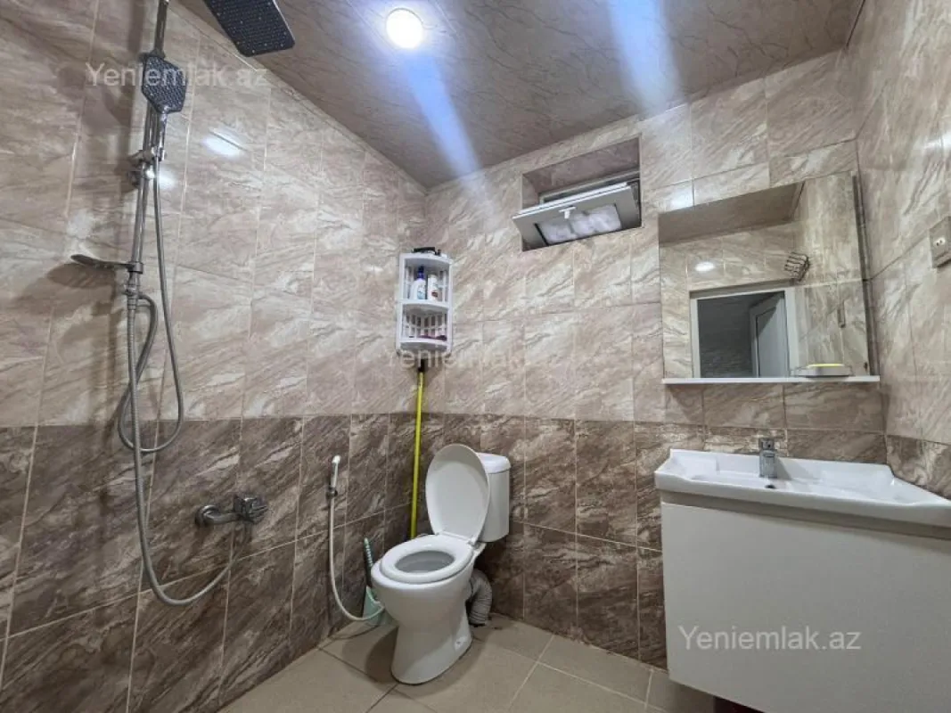 Satılır 6 otaqlı həyət evi 220 m²