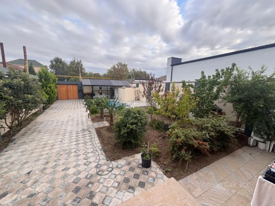 Satılır 6 otaqlı həyət evi 220 m²