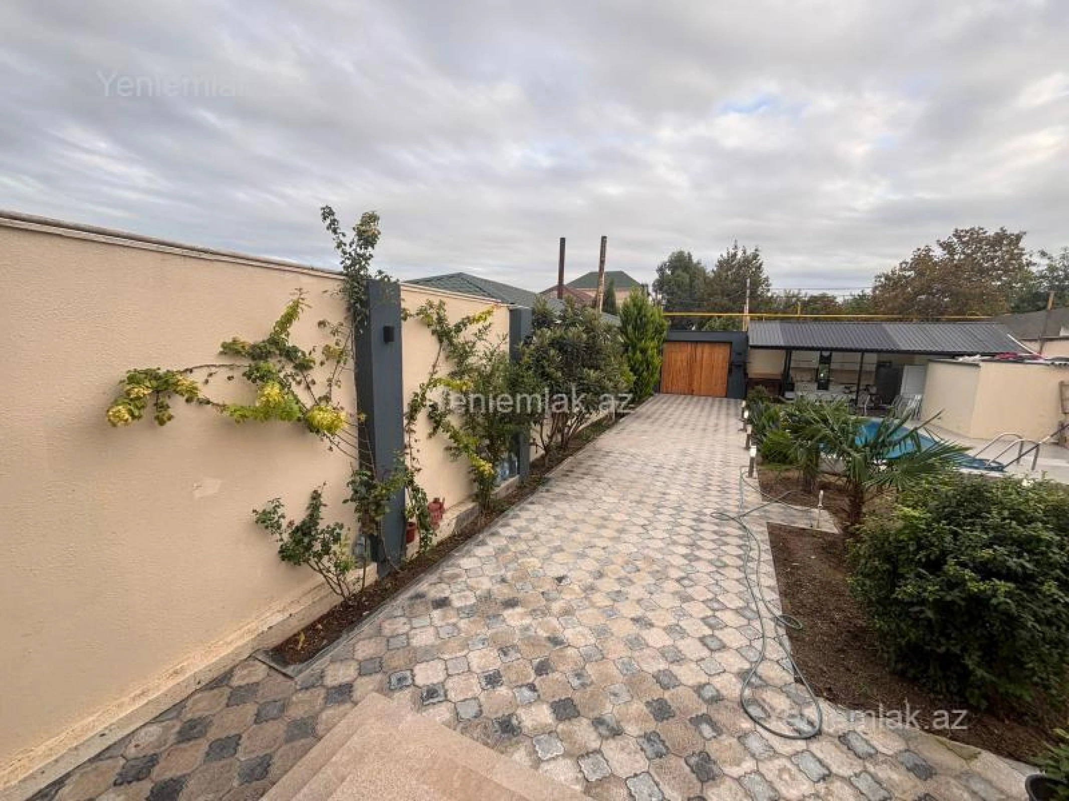 Satılır 6 otaqlı həyət evi 220 m²