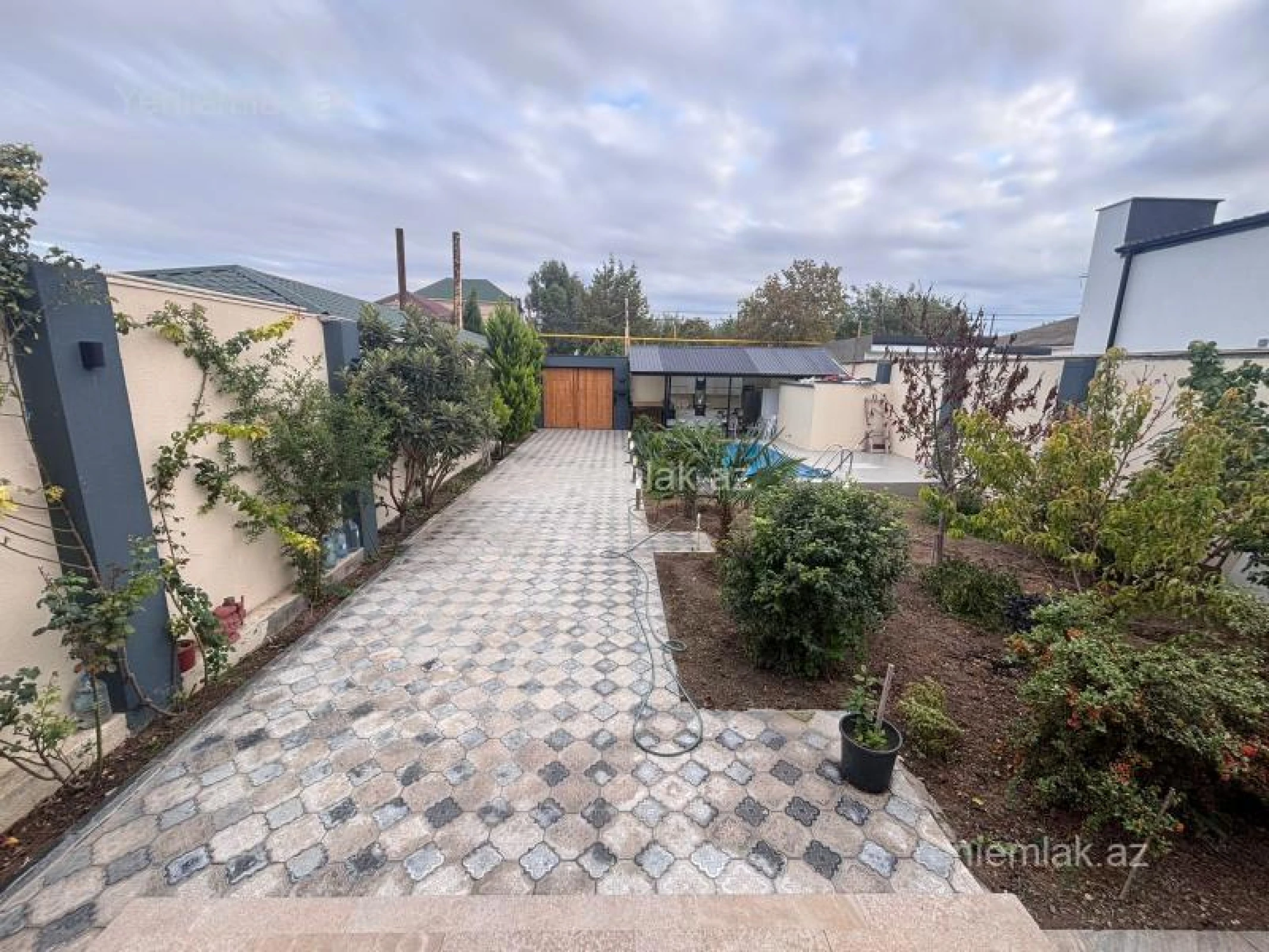 Satılır 6 otaqlı həyət evi 220 m²