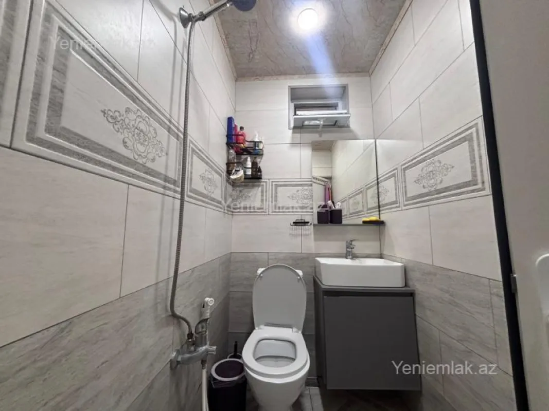 Satılır 6 otaqlı həyət evi 220 m²
