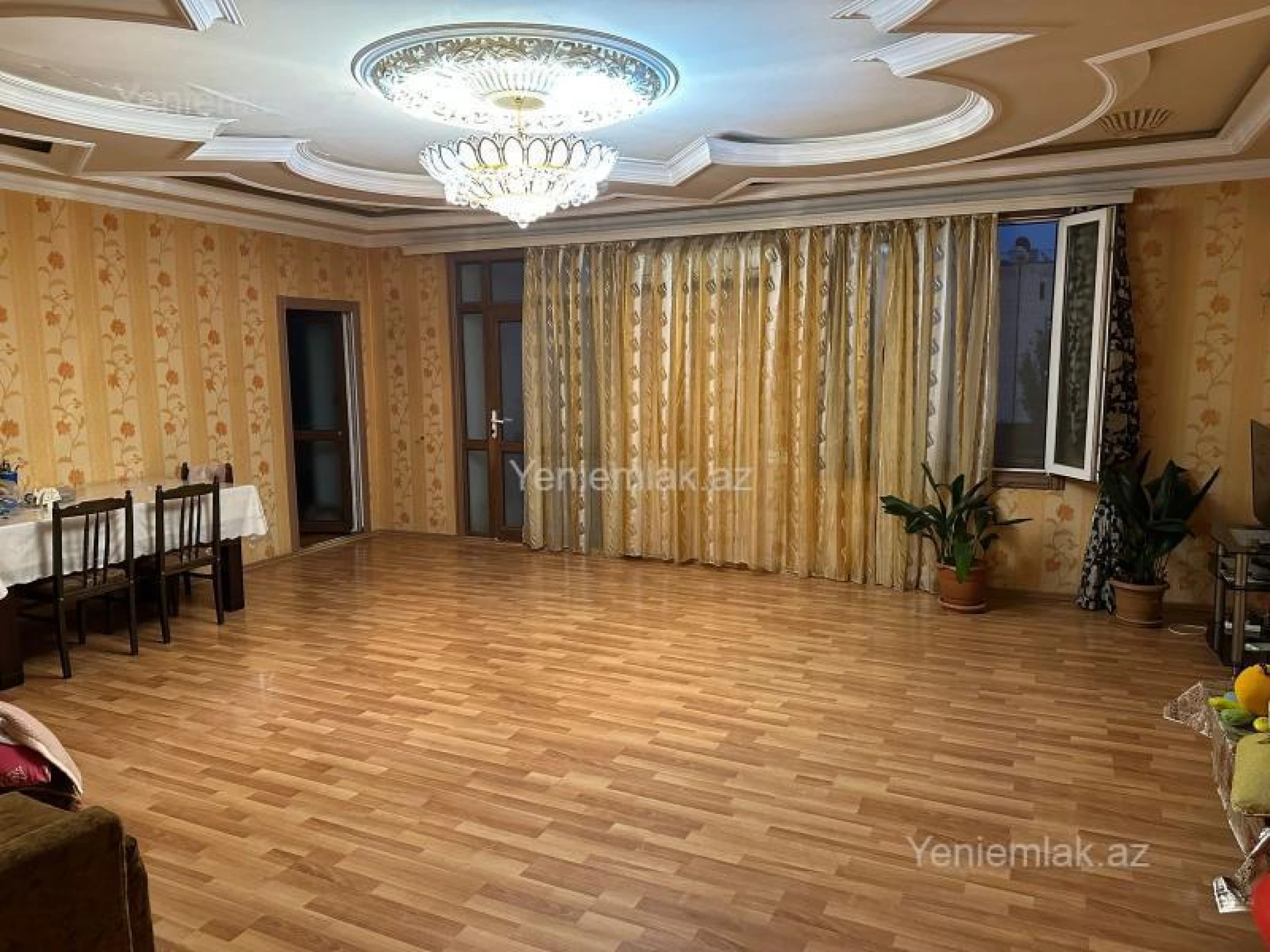 Satılır 3 otaqlı köhnə tikili 120 m²