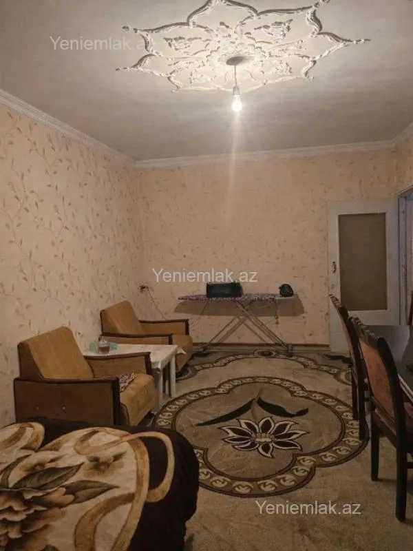 Satılır 2 otaqlı köhnə tikili 60 m²