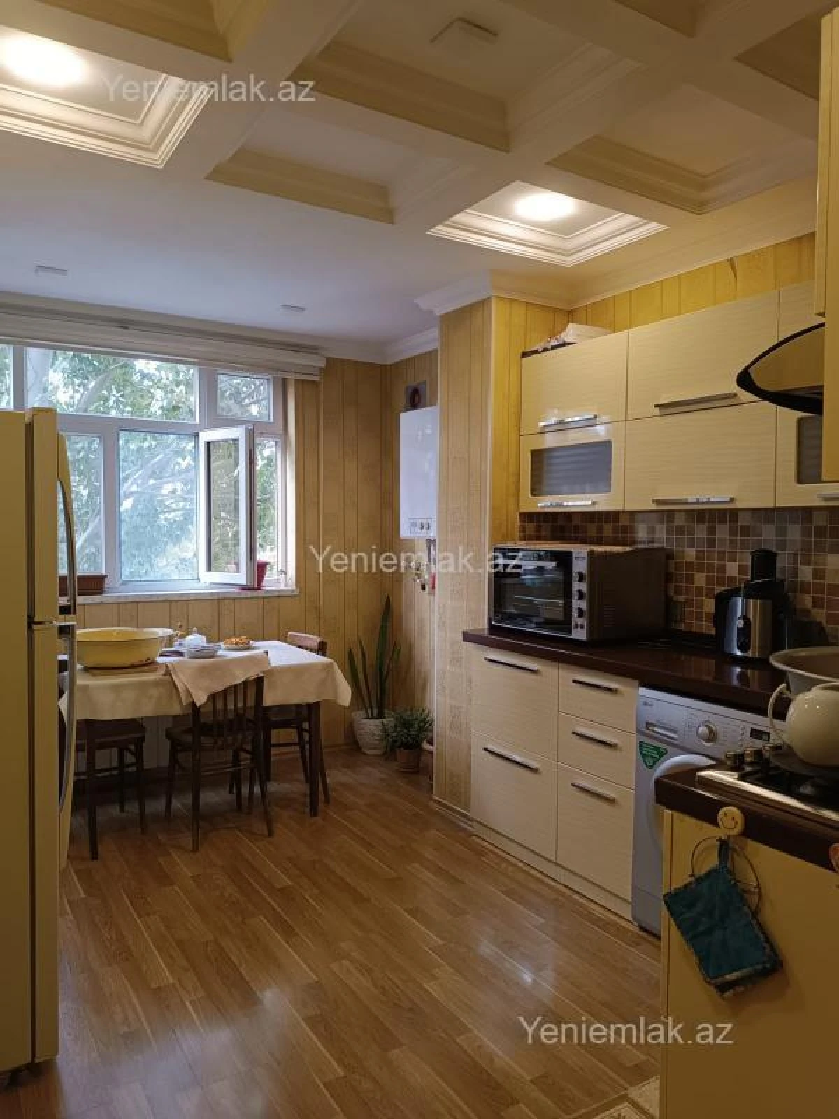 Satılır 4 otaqlı köhnə tikili 90 m²