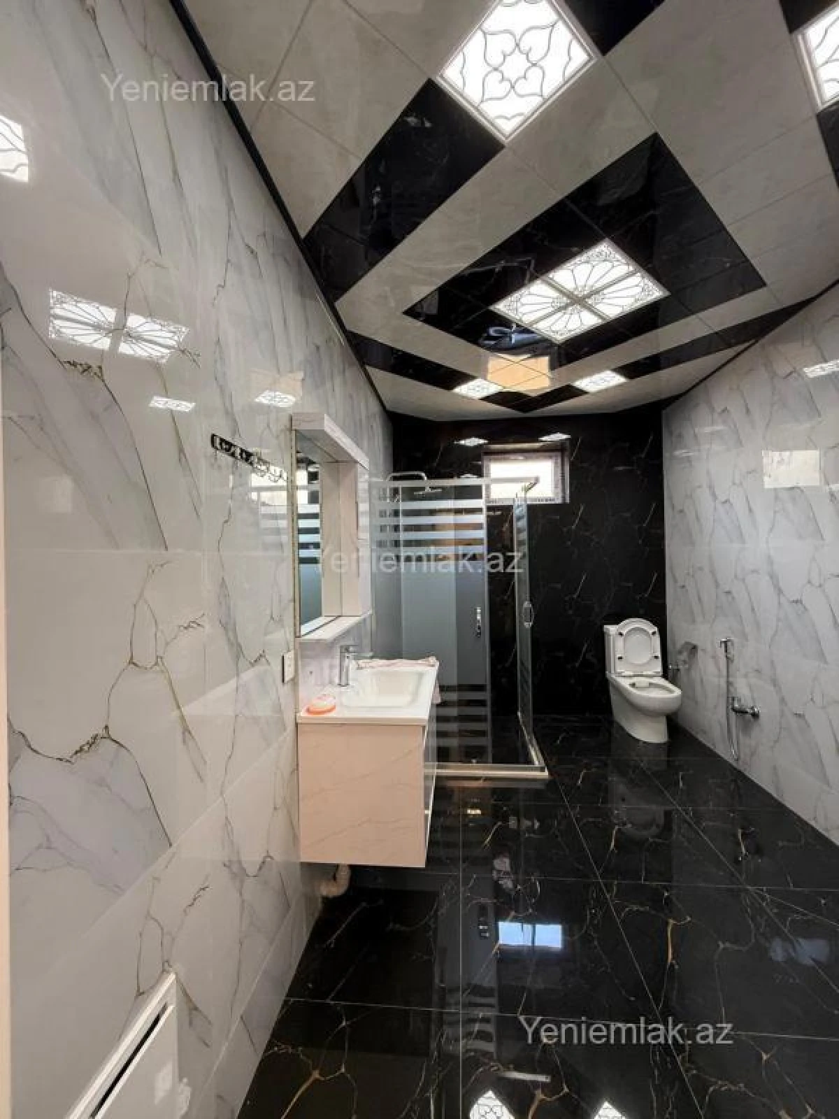 Satılır 6 otaqlı həyət evi 220 m²