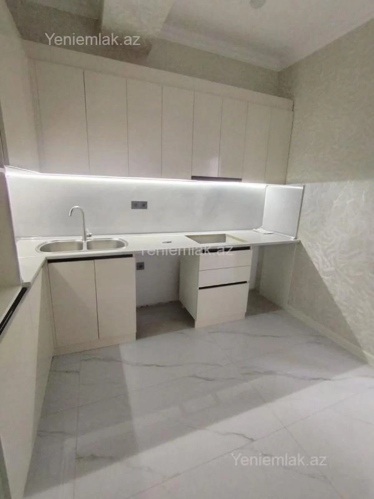 Satılır 2 otaqlı yeni tikili 75 m²