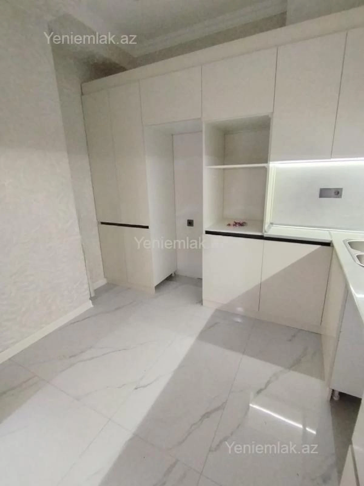 Satılır 2 otaqlı yeni tikili 75 m²