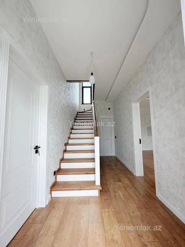 Satılır 4 otaqlı həyət evi 200 m²