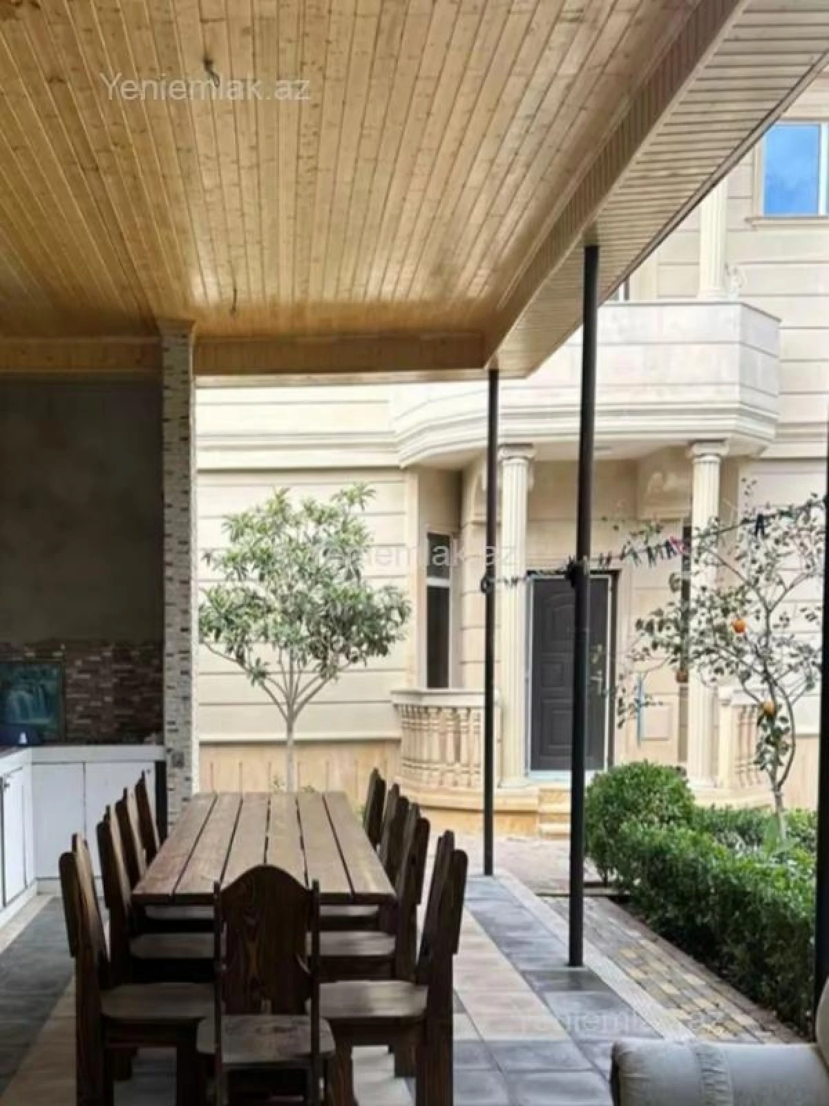 Satılır 8 otaqlı həyət evi 240 m²