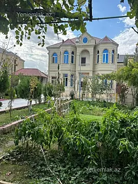 Satılır 8 otaqlı həyət evi 240 m²