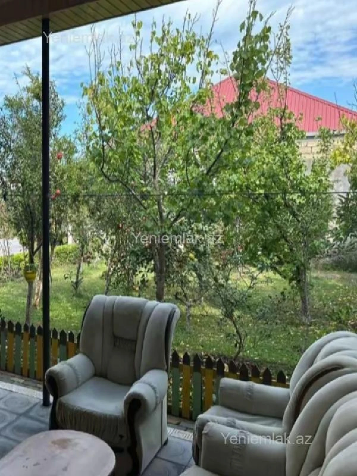 Satılır 8 otaqlı həyət evi 240 m²