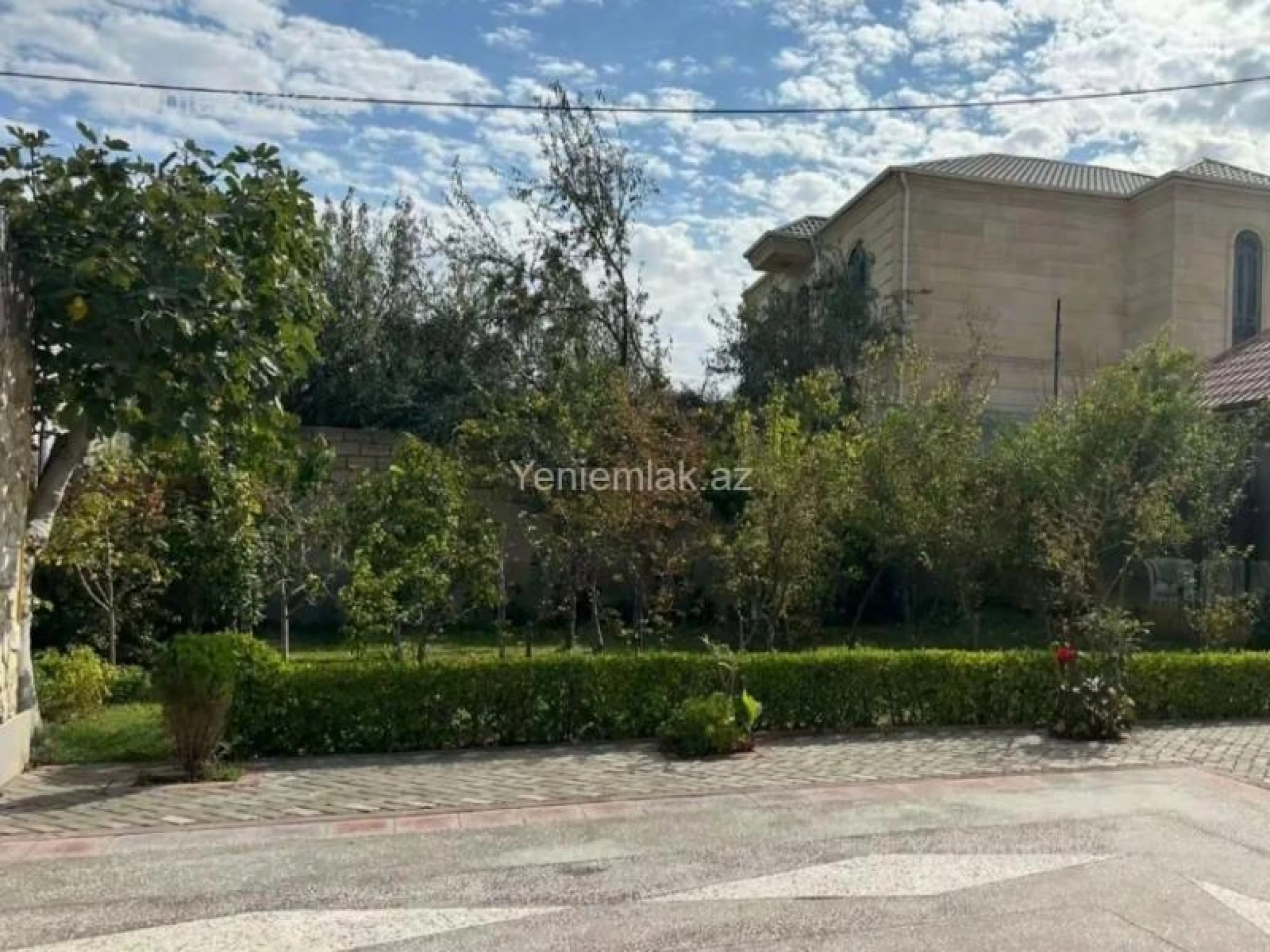 Satılır 8 otaqlı həyət evi 240 m²