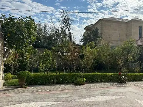 Satılır 8 otaqlı həyət evi 240 m²