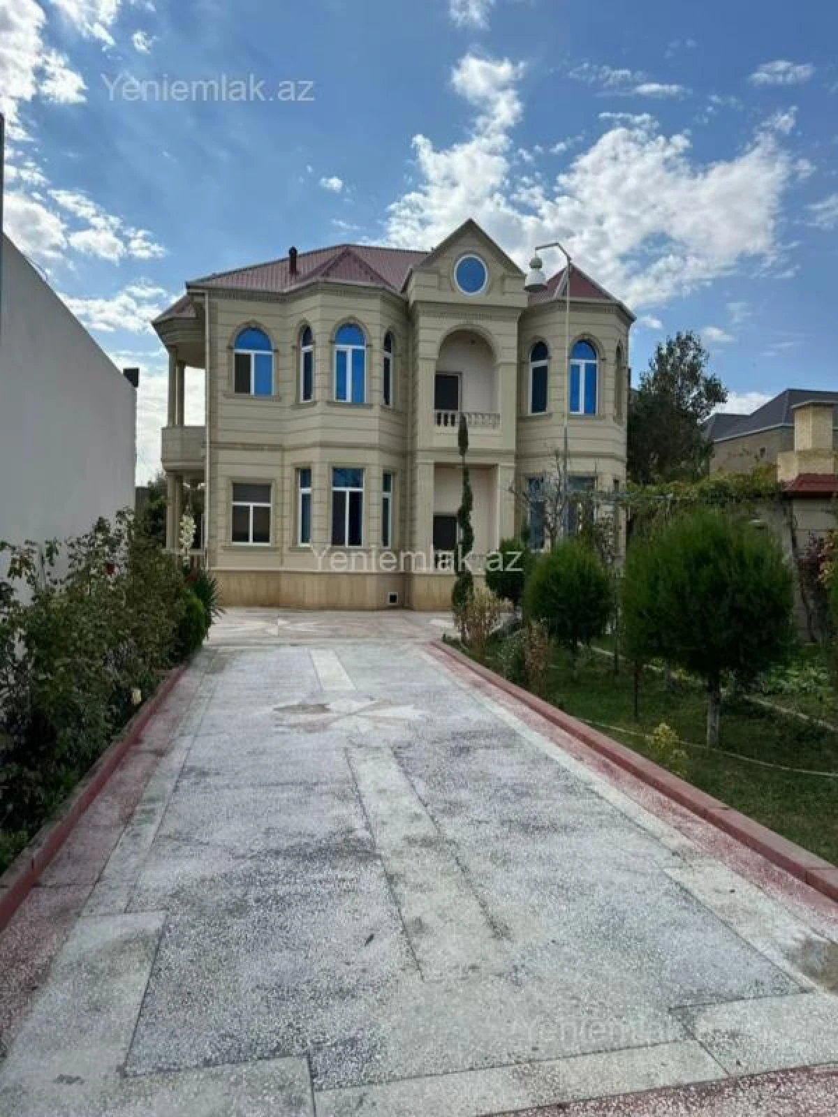 Satılır 8 otaqlı həyət evi 240 m²