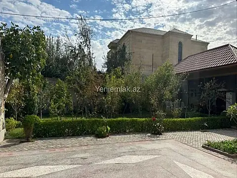 Satılır 8 otaqlı həyət evi 240 m²