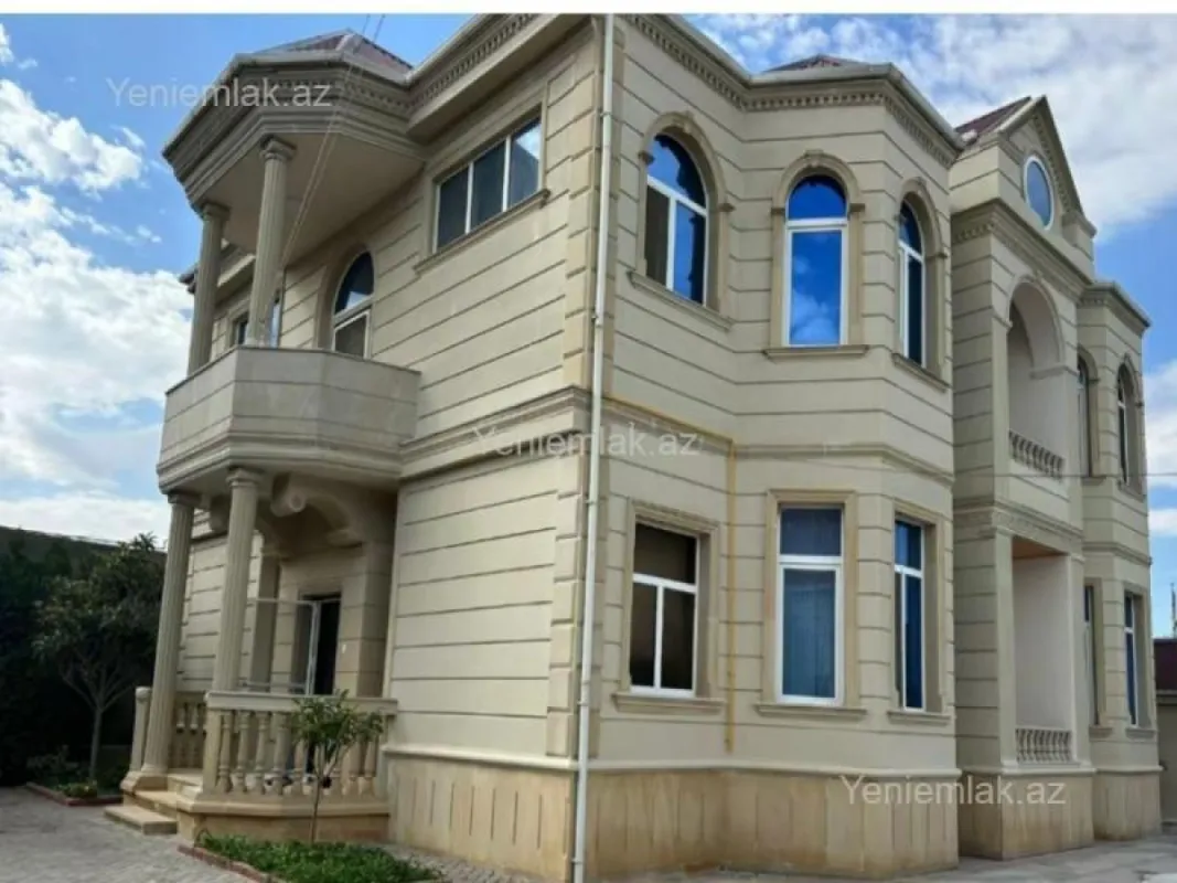 Satılır 8 otaqlı həyət evi 240 m²