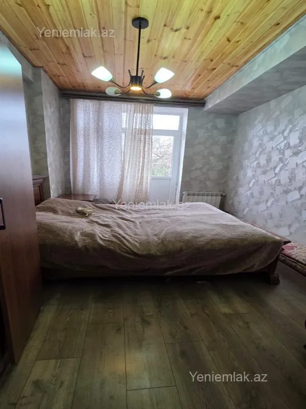 Satılır 2 otaqlı köhnə tikili 60 m²