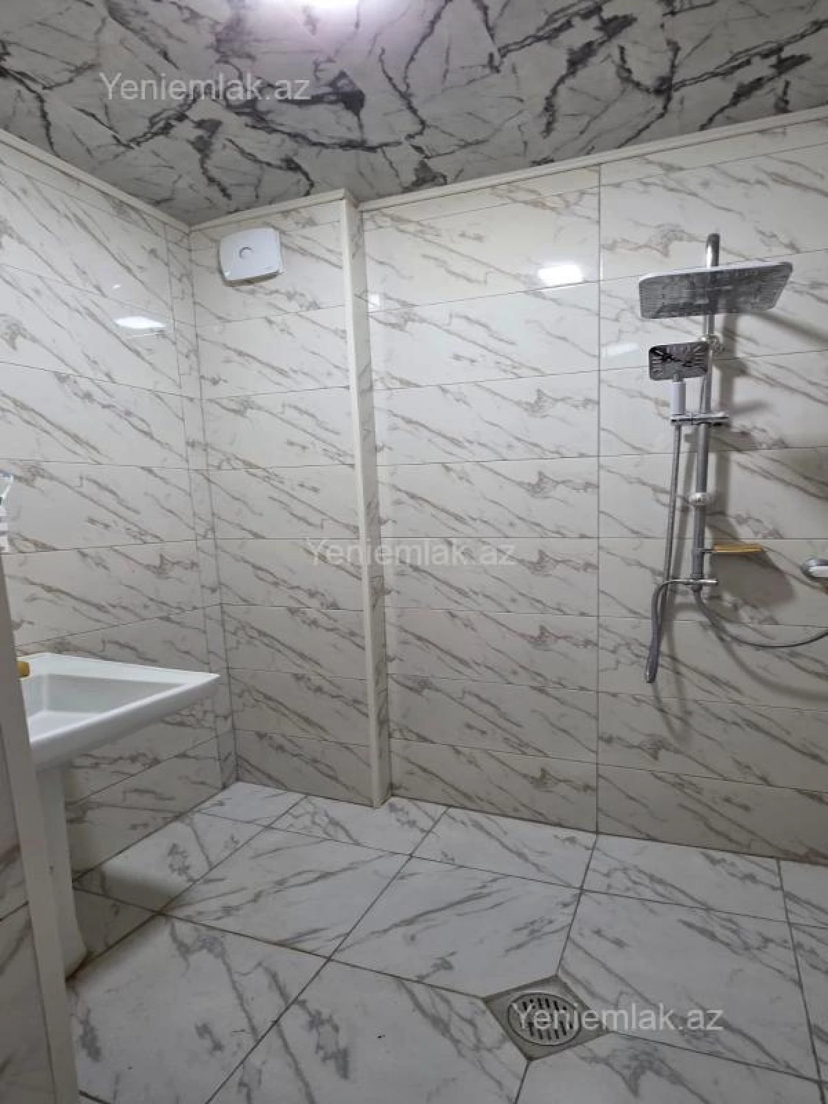 Satılır 2 otaqlı köhnə tikili 60 m²