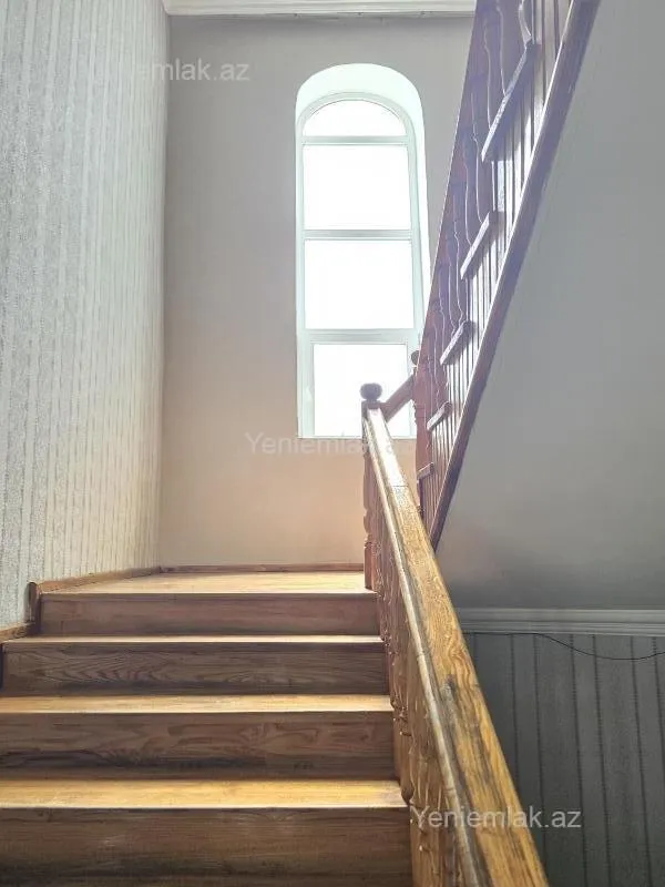 Satılır 6 otaqlı həyət evi 200 m²