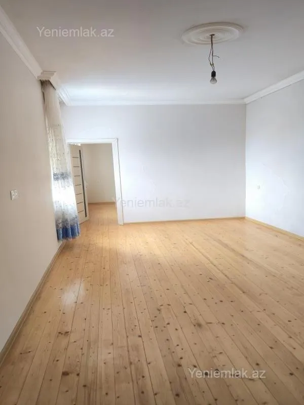 Satılır 6 otaqlı həyət evi 200 m²