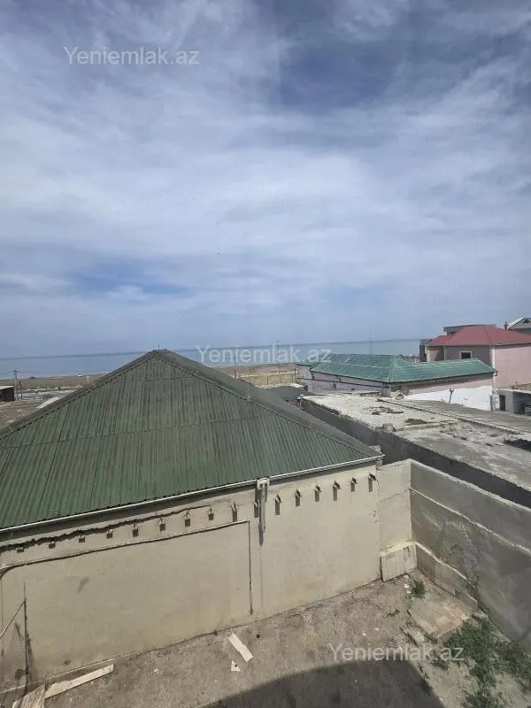 Satılır 6 otaqlı həyət evi 200 m²