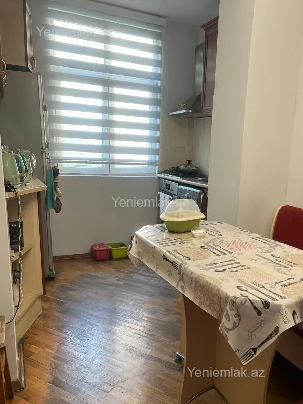 Satılır 3 otaqlı köhnə tikili 90 m²