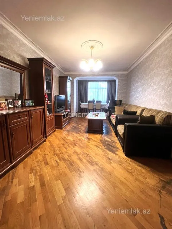 Satılır 3 otaqlı köhnə tikili 90 m²