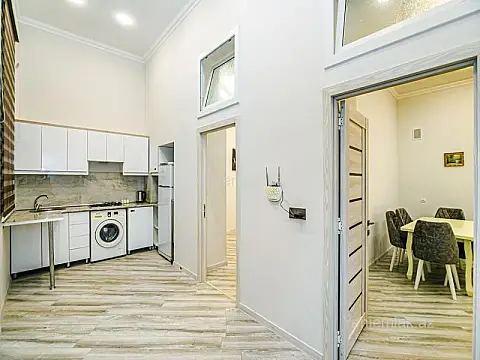 Satılır 2 otaqlı köhnə tikili 65 m²