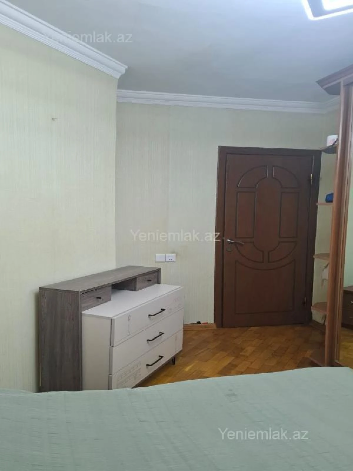 Satılır 3 otaqlı köhnə tikili 90 m²