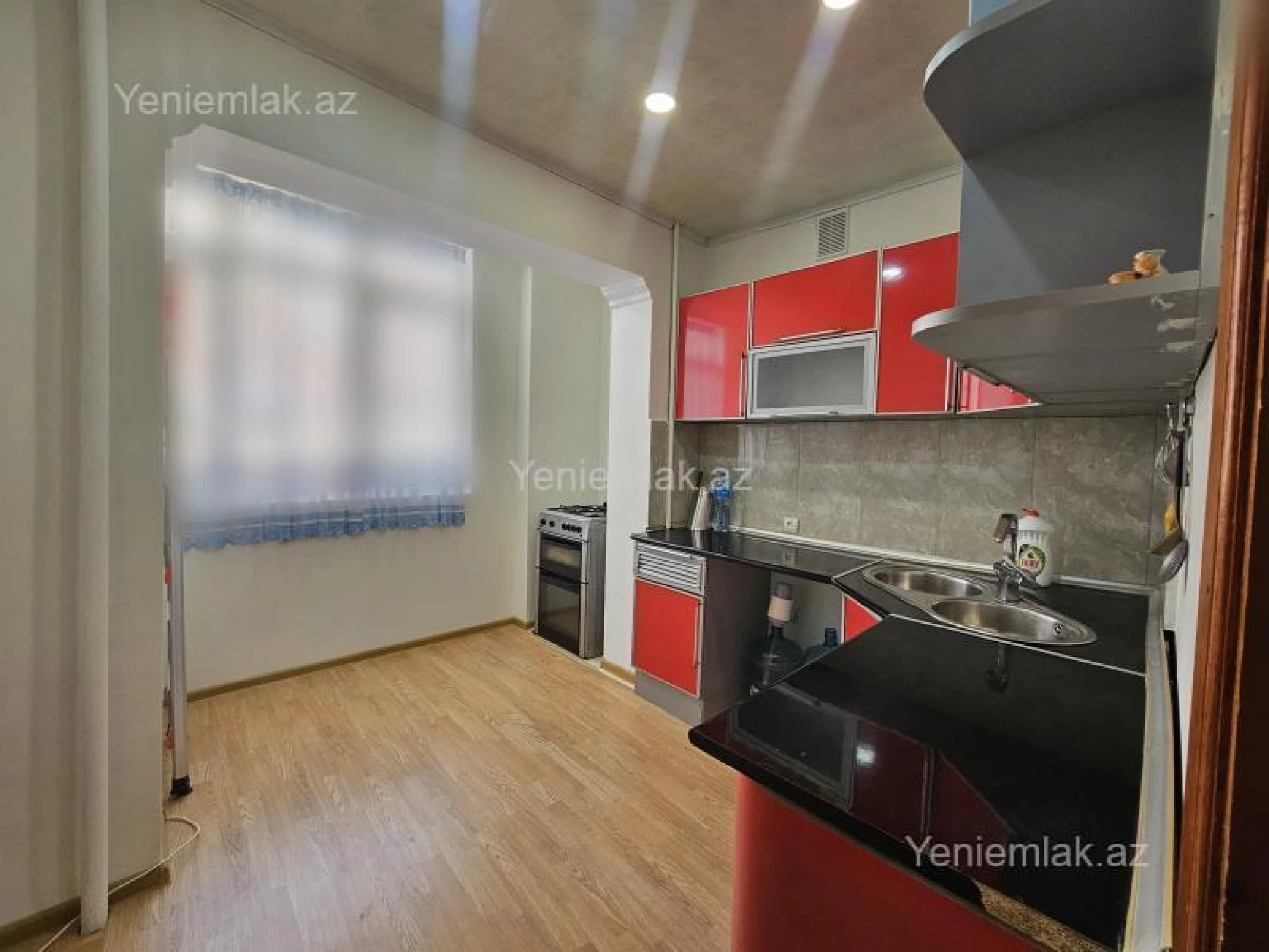 Satılır 2 otaqlı köhnə tikili 55 m²
