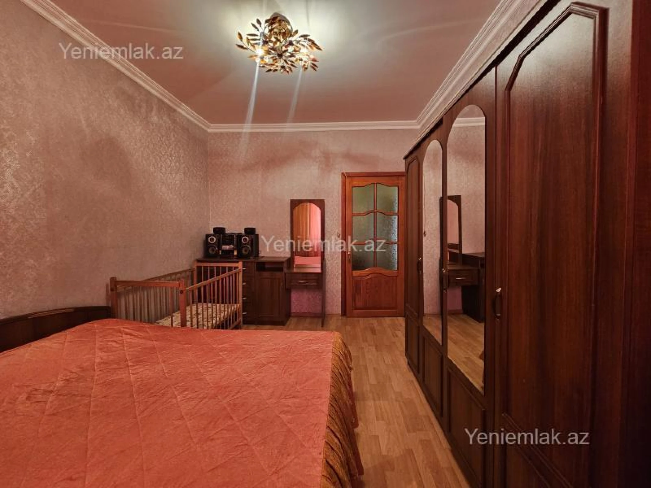 Satılır 2 otaqlı köhnə tikili 55 m²