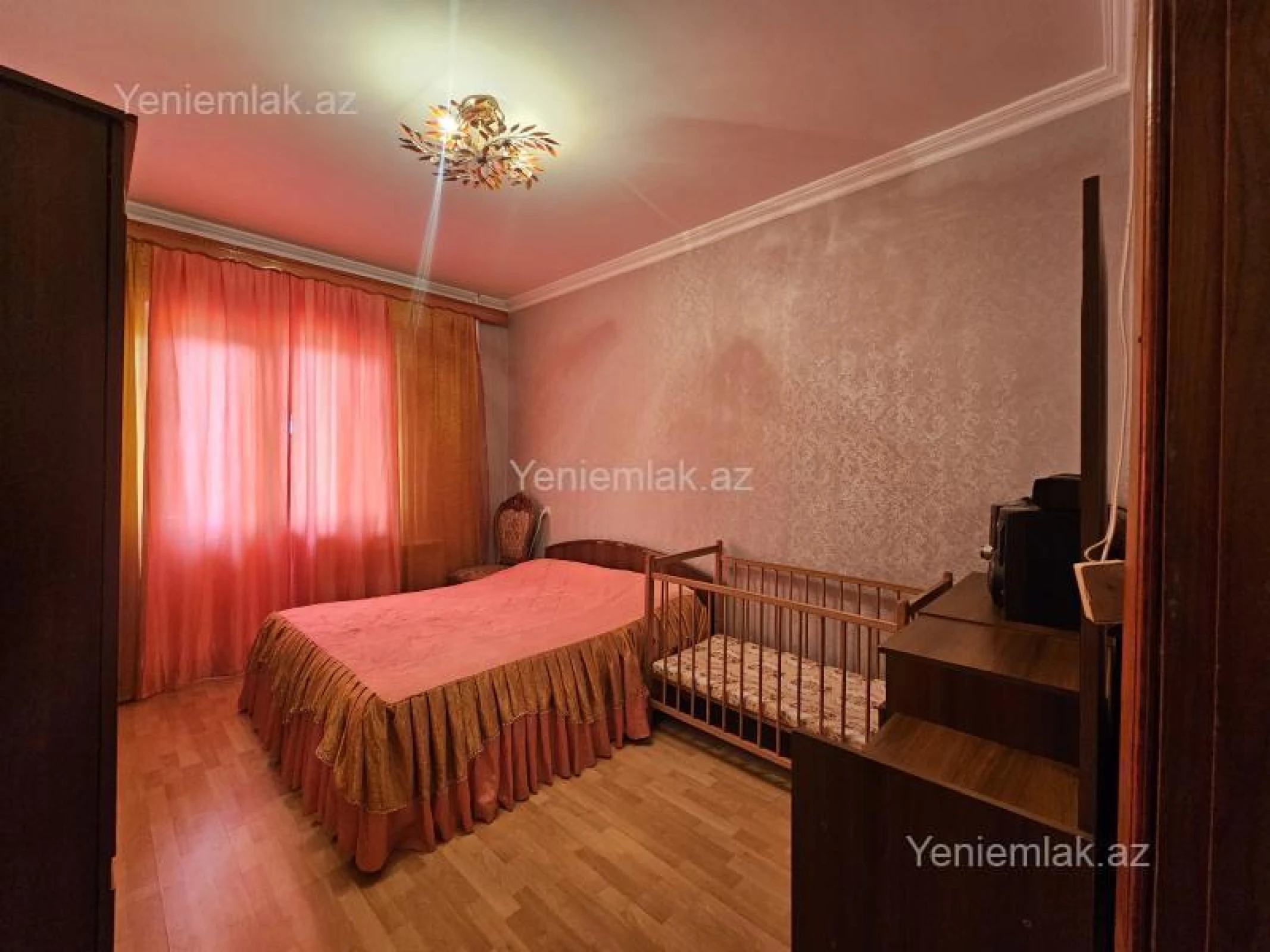 Satılır 2 otaqlı köhnə tikili 55 m²