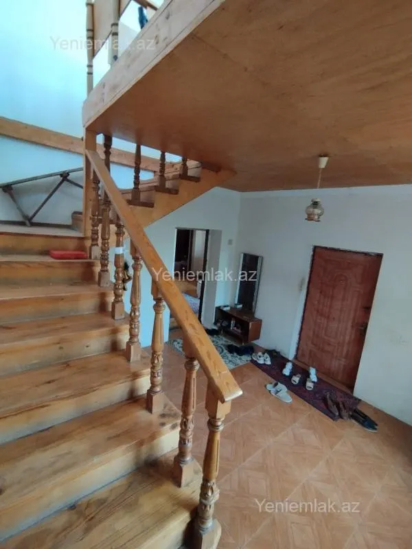 Satılır 7 otaqlı həyət evi 220 m²