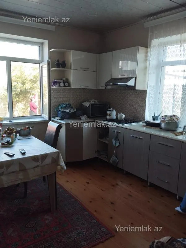 Satılır 7 otaqlı həyət evi 220 m²