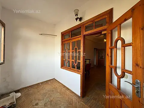 Satılır 2 otaqlı köhnə tikili 55 m²