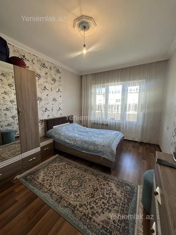 Satılır 4 otaqlı köhnə tikili 100 m²