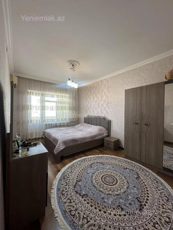 Satılır 4 otaqlı köhnə tikili 100 m²